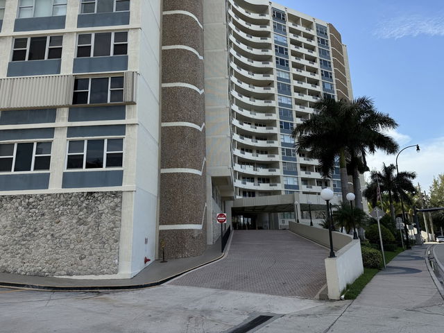 Parker Dorado  photo 2